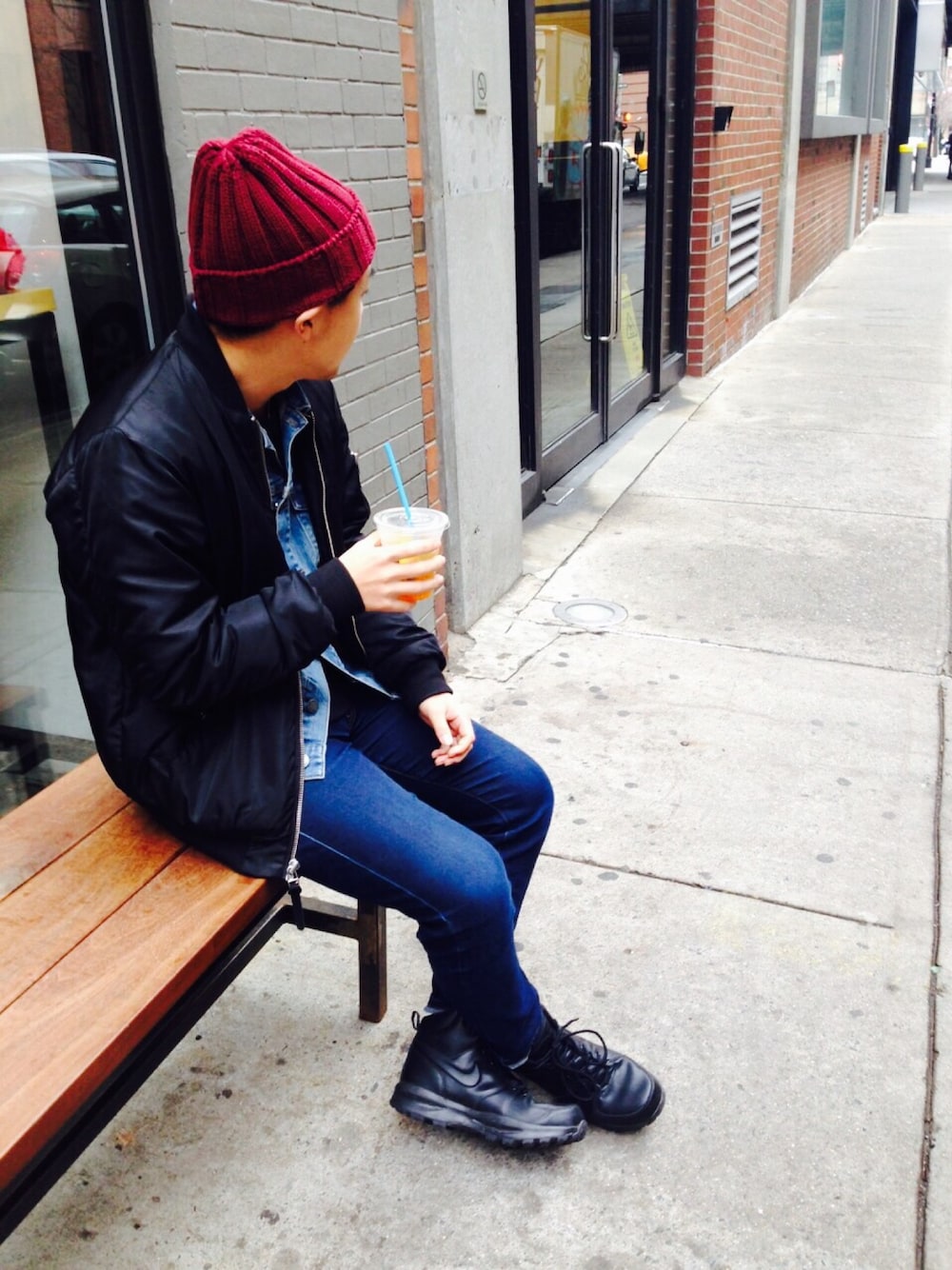 「秋服、ブーツ、MA-1、ニットキャップ、デニムジャケット、スキニーデニム、bluebottle」｜「BEAVERのMANASTASH(マナスタッシュ)  KNIT CUFF BEANIE  (617)（ニットキャップ/ビーニー、レッド系）」を使った、ナンさん（メンズ・167cm）の冬コーディネートの1枚目の写真