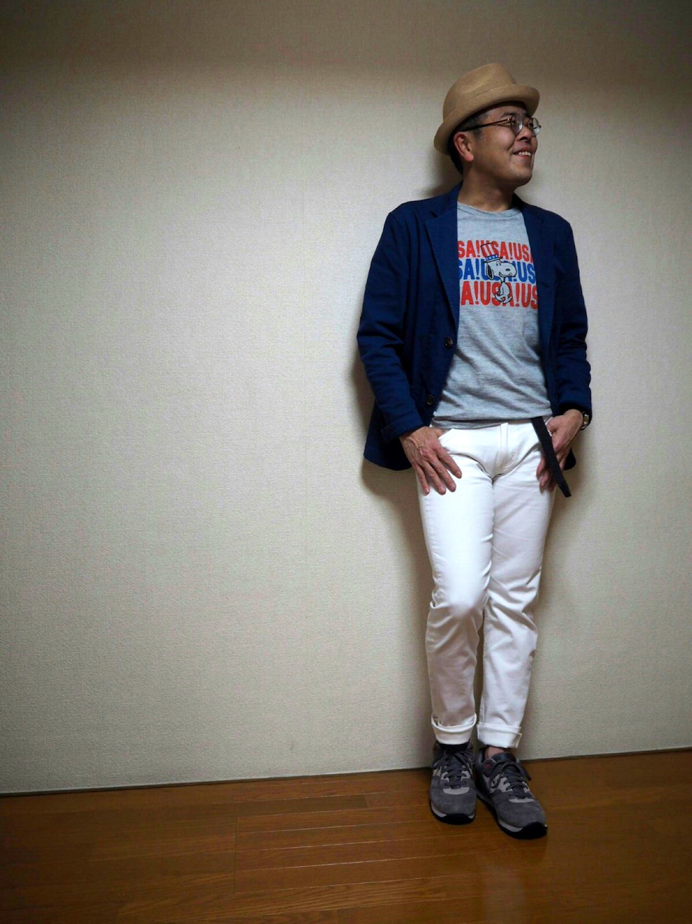 「ドラフトSA、ハット、ジャケットスタイル、スニーカー、春コーデ、シンプルコーデ、ユニクロ」｜「UNIQLOのアイテム（ハット、ベージュ系）」を使った、タカ                 ☮さん（メンズ・170cm）の春コーディネートの1枚目の写真