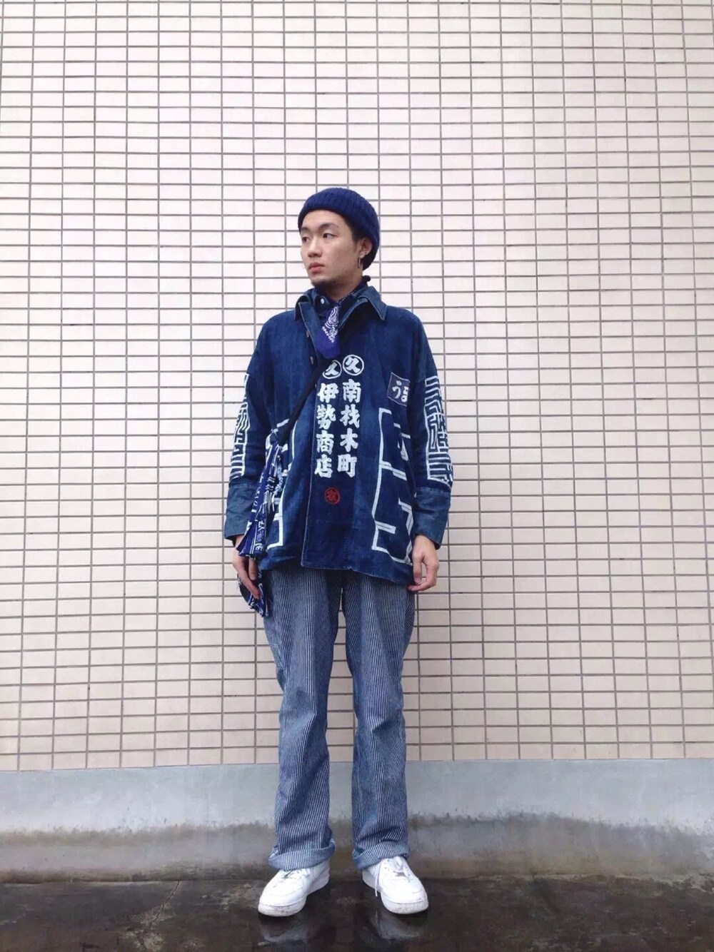 「indigo、WORKWEAR、AIR FORCE 1、vintage」｜「VINTAGEのアイテム（デニムジャケット、ブルー系）」を使った、旧物庒さん（メンズ・180cm）の冬コーディネートの1枚目の写真