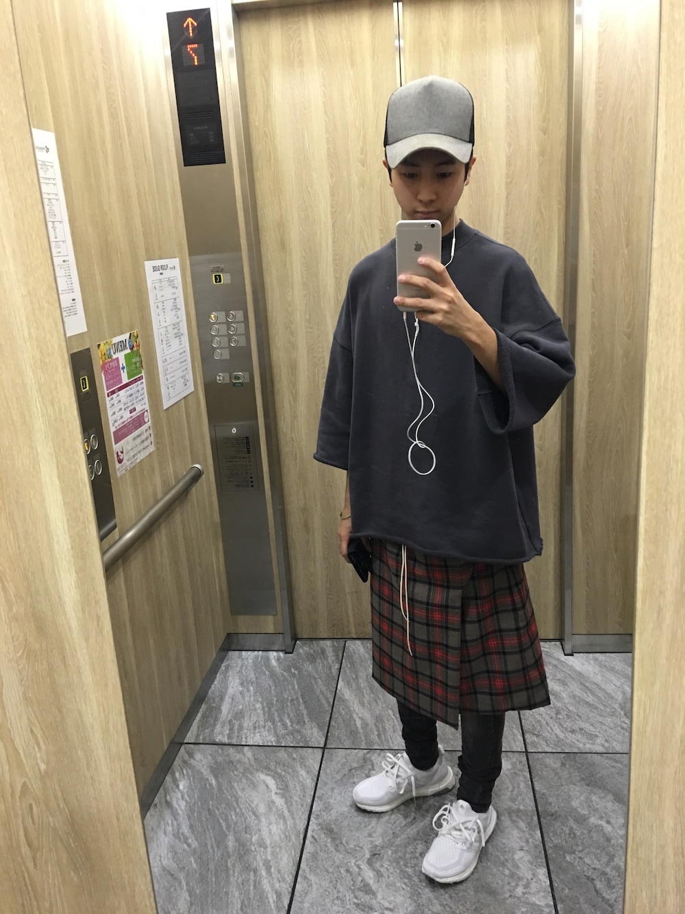 「ストリート、モード、jerry Lorenzo、fear of god、ultra boost、JAMES PERSE」｜「JAMES PERSEのアイテム（キャップ、グレー系）」を使った、*shüntaroさん（メンズ・168cm）の秋コーディネートの1枚目の写真