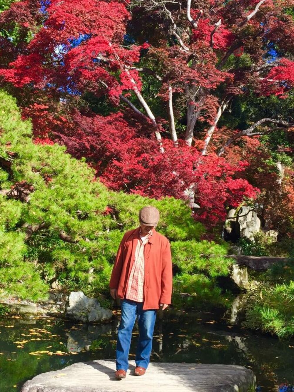 「EDWINのアイテム（デニムパンツ、ブルー系）」を使った、Yoshihiro  Yonezawaさん（メンズ・173cm）の秋コーディネートの1枚目の写真
