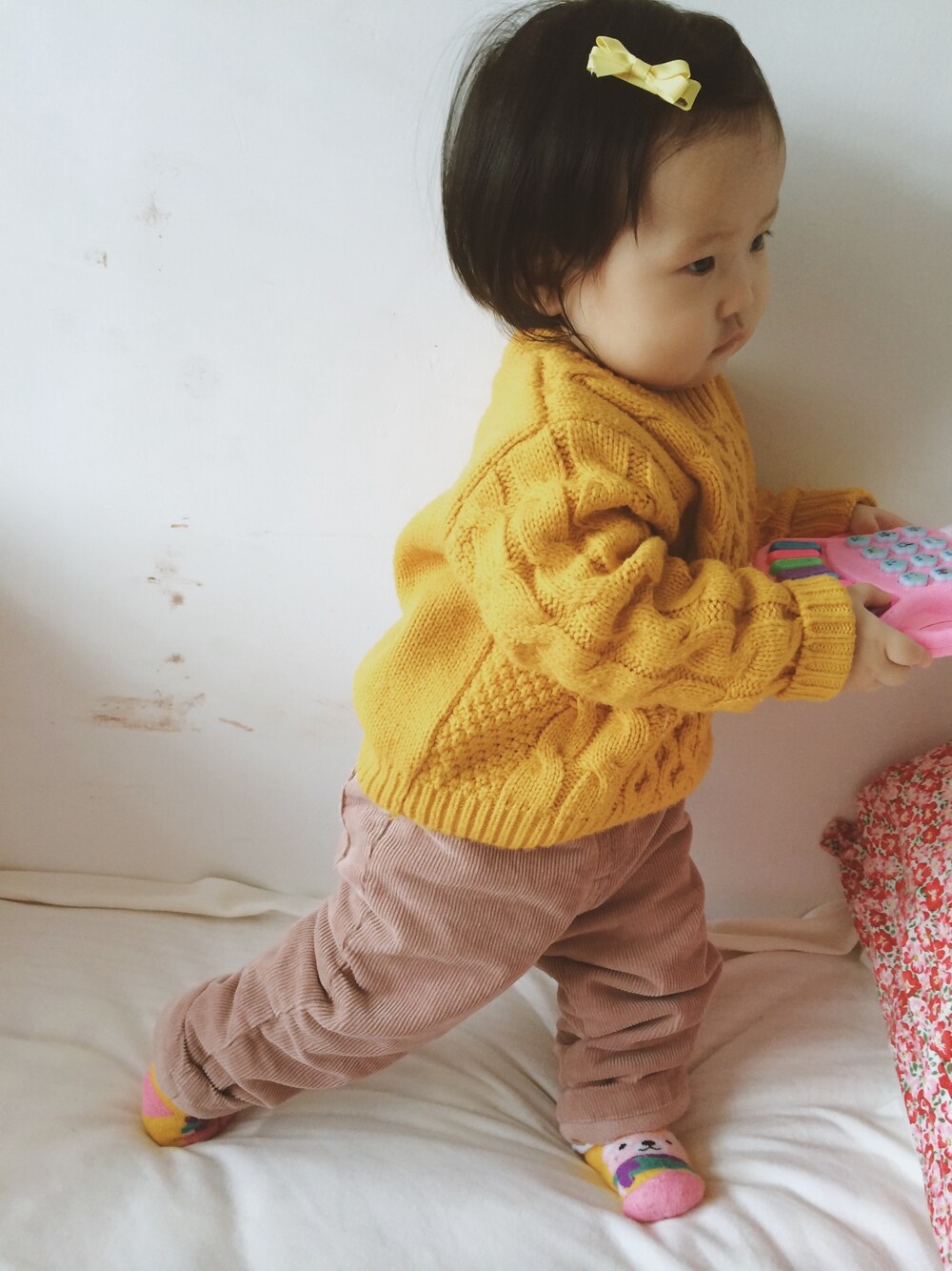 「kidsfashion、kids、A-market」｜「A-marketのアイテム（ノーカラージャケット、イエロー系）」を使った、千尋さん（キッズ・80cm）の冬コーディネートの1枚目の写真