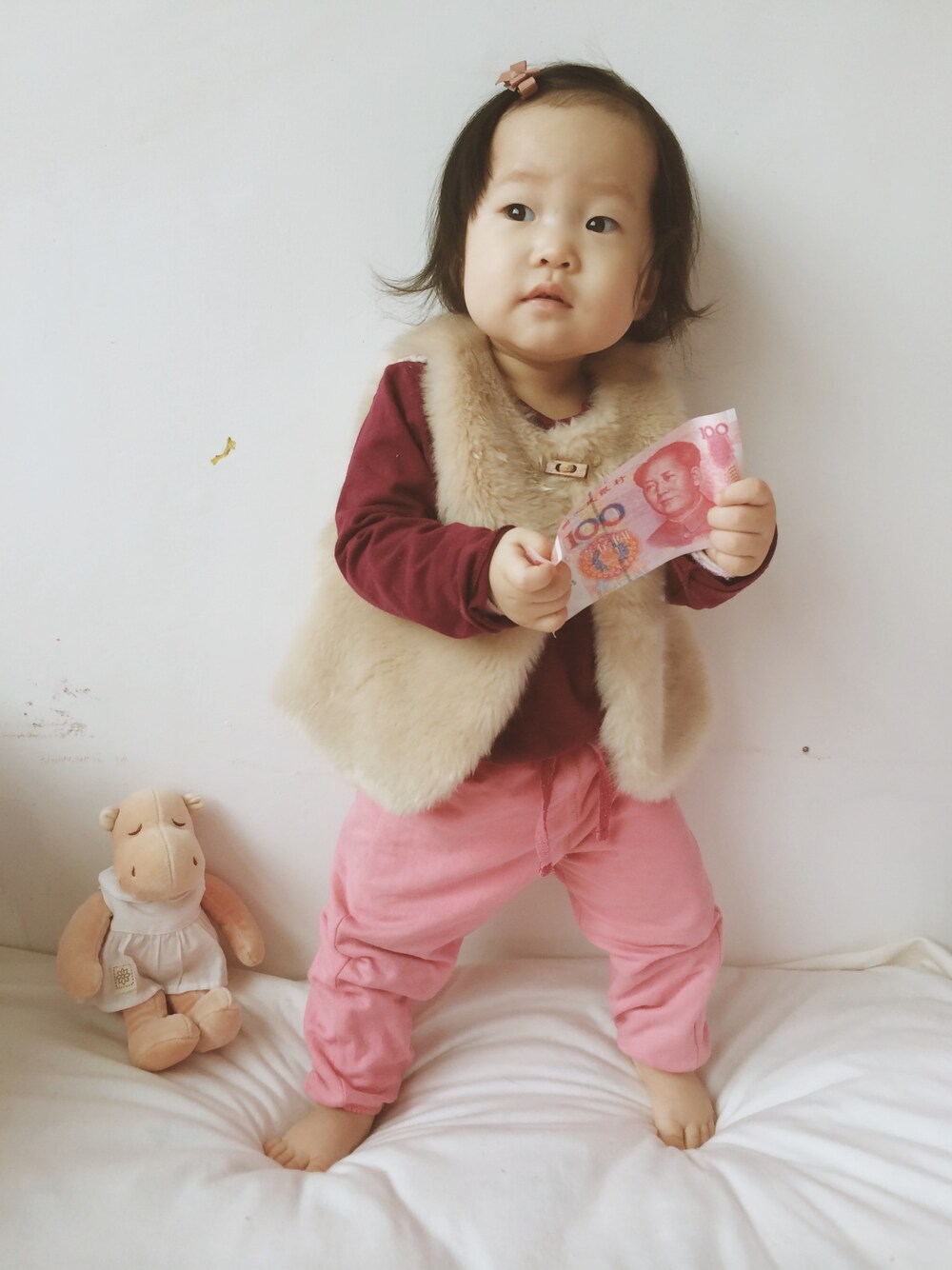 「きりえプリント」｜「ZARA KIDSのアイテム（タンクトップ、ベージュ系）」を使った、千尋さん（キッズ・80cm）の冬コーディネートの1枚目の写真