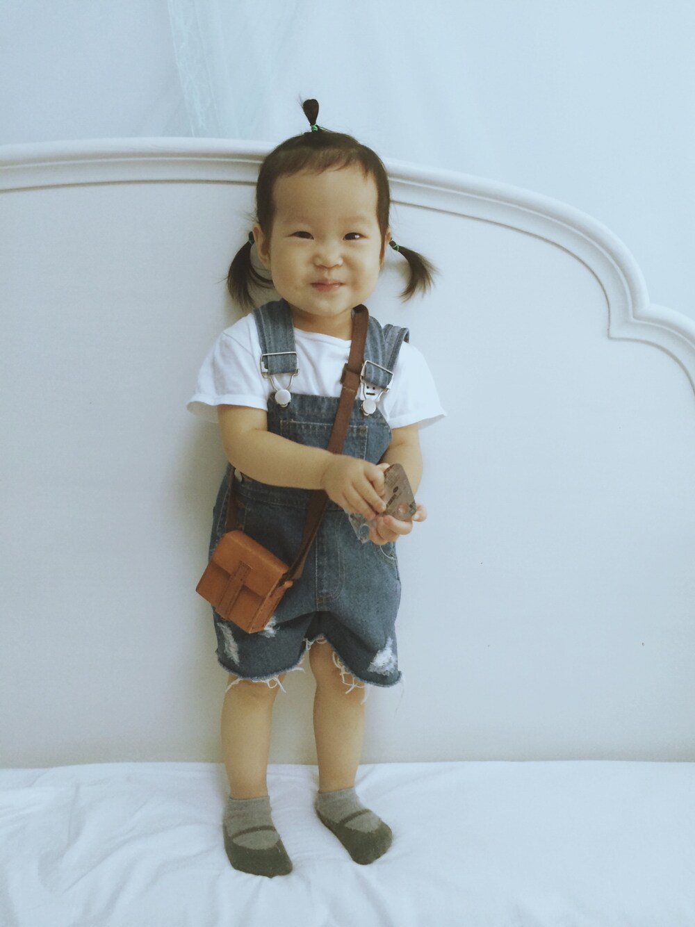 「kids、ACNE」｜「ACNEのアイテム（Tシャツ/カットソー、ホワイト系）」を使った、千尋さん（レディース・74cm）の夏コーディネートの1枚目の写真