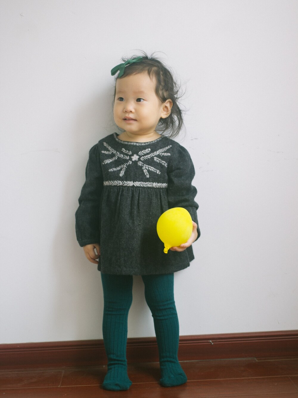 「ZARA KIDS、Autumn Winter」｜「ZARA KIDSのアイテム（ワンピース、ブラック系）」を使った、千尋さん（キッズ・74cm）の秋コーディネートの1枚目の写真
