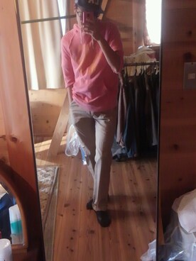 「アイテム（パーカー、ピンク系）」を使った、りょーじさん（メンズ・173cm）の春コーディネート