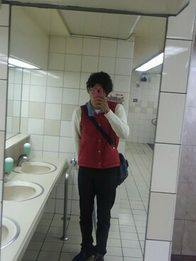 「アイテム（ニット/セーター、ホワイト系）」を使った、りょーじさん（メンズ・173cm）の春コーディネート