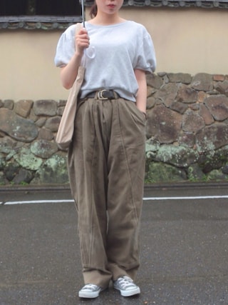 未使用級 ISSEY MIYAKE ウールカーゴパンツ カーキ レディース M ISSEY MIYAKEのカーゴパンツを使ったレディース人気ファッション