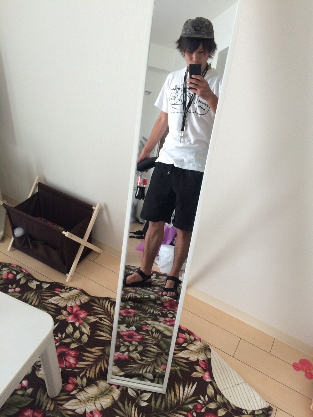 「Mark Gonzalesのアイテム（Tシャツ/カットソー、ホワイト系）」を使った、masaさん（メンズ・172cm）の夏コーディネートの1枚目の写真