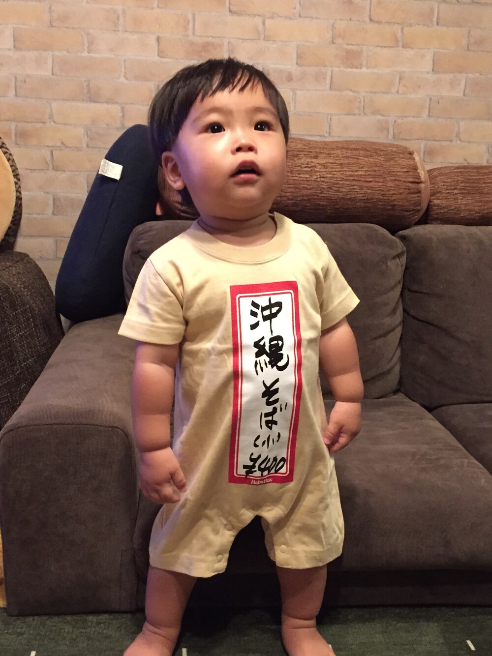 ベージュ系のつなぎ/オールインワンを着用したキッズの夏コーディネートの1枚目の写真