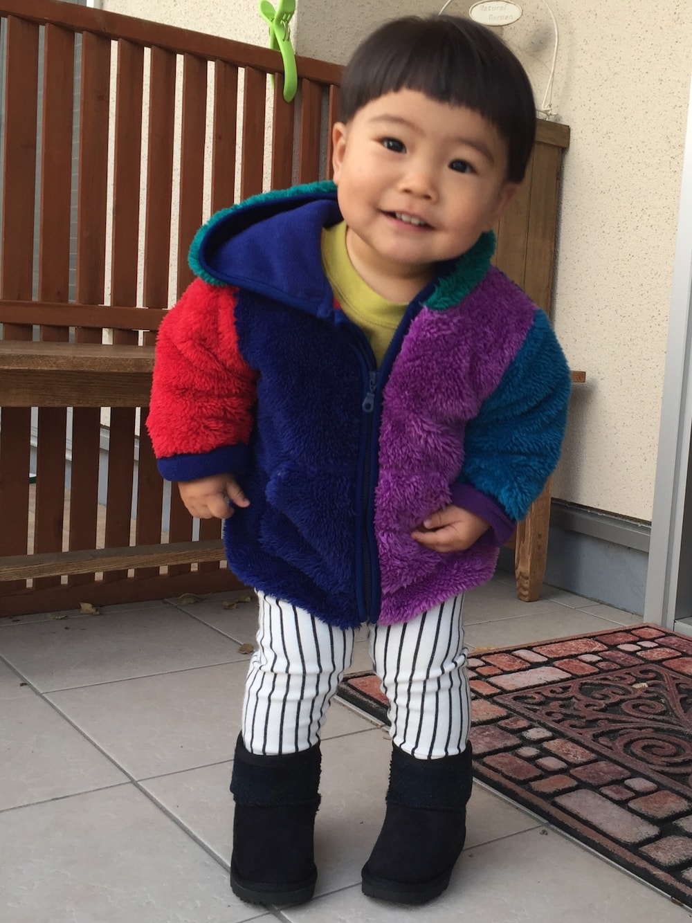 「しまむら×ハリスツイード、ムートンブーツ」｜「UNIQLOのアイテム（パーカー、その他）」を使った、Chisato Matsumuraさん（キッズ・80cm）の冬コーディネートの1枚目の写真