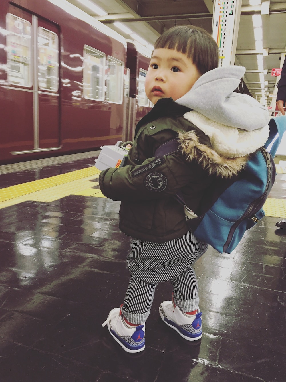 「お出かけコーデ、電車、すくえありゅっく、エアージョーダン」｜「Handmadeのアイテム（その他パンツ、ブルー系）」を使った、Chisato Matsumuraさん（キッズ・80cm）の冬コーディネートの1枚目の写真