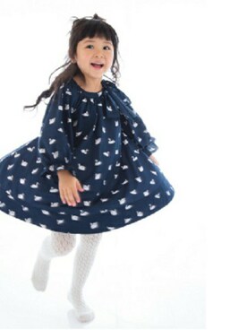 「How to Kiss a Frog（ハウトゥキスアフロッグ）のアイテム」を使った、Wonder apartmentさん（キッズ・130cm）の冬コーディネート