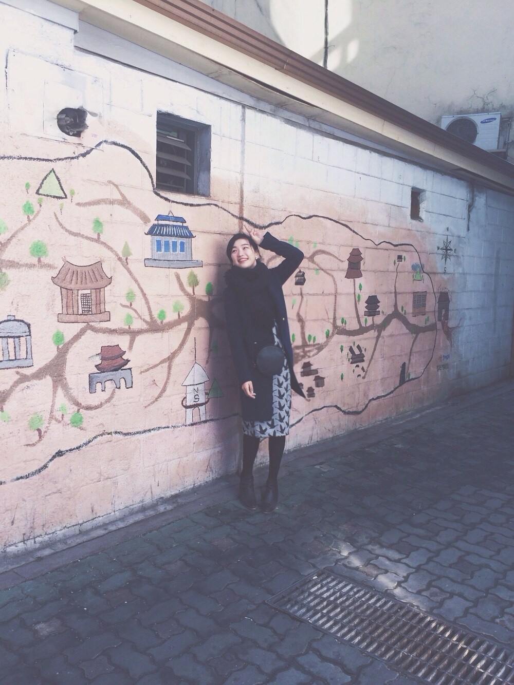 「seoul」｜「MOUSSYのCHESTER COAT（チェスターコート、ブルー系）」を使った、VanillaChaoさん（レディース・167cm）の冬コーディネートの1枚目の写真