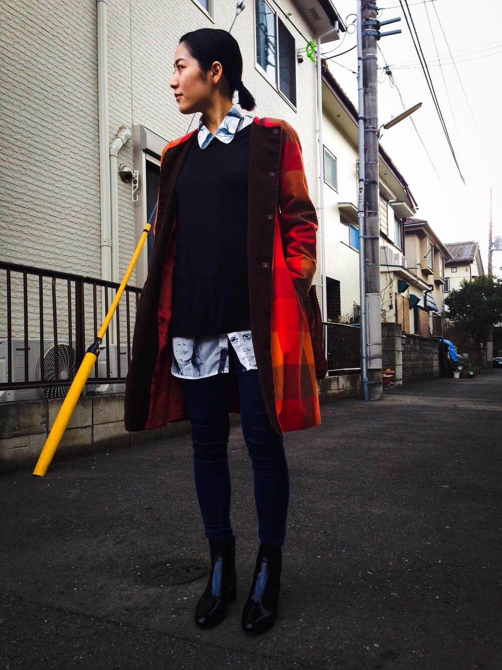 「cuffのアイテム（トレンチコート、オレンジ系）」を使った、shionさん（レディース・162cm）の夏コーディネートの1枚目の写真