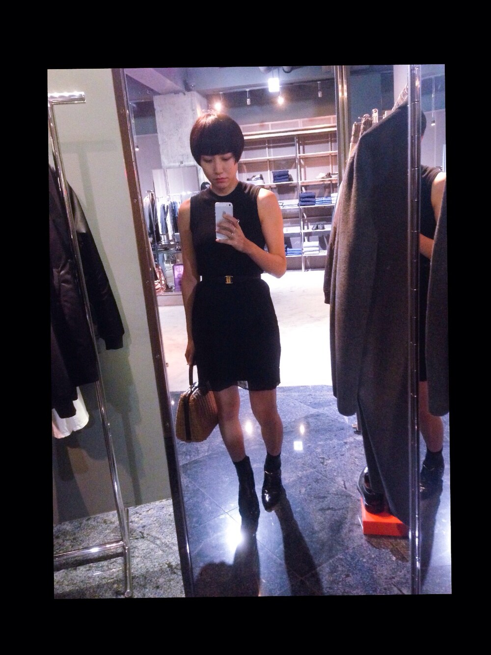 「alexanderwangのアイテム（ワンピース、ブラック系）」を使った、shionさん（レディース・162cm）の秋コーディネートの1枚目の写真