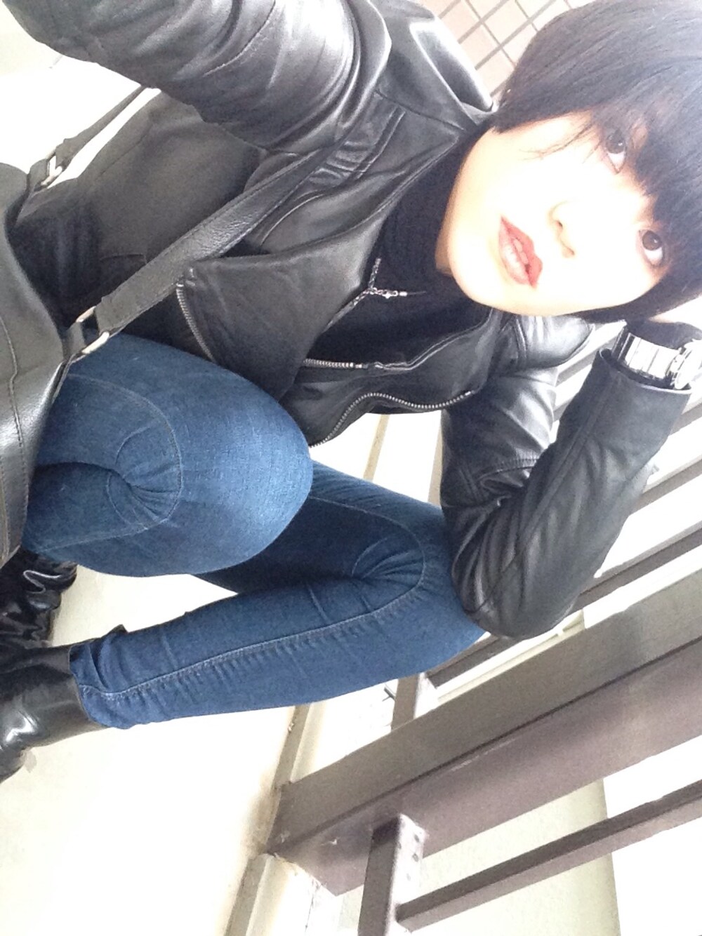 「HELMUT LANG、TOPSHOP、yohjiyamamoto」｜「HELMUT LANGのアイテム（ライダースジャケット、ブラック系）」を使った、shionさん（レディース・162cm）の秋コーディネートの1枚目の写真