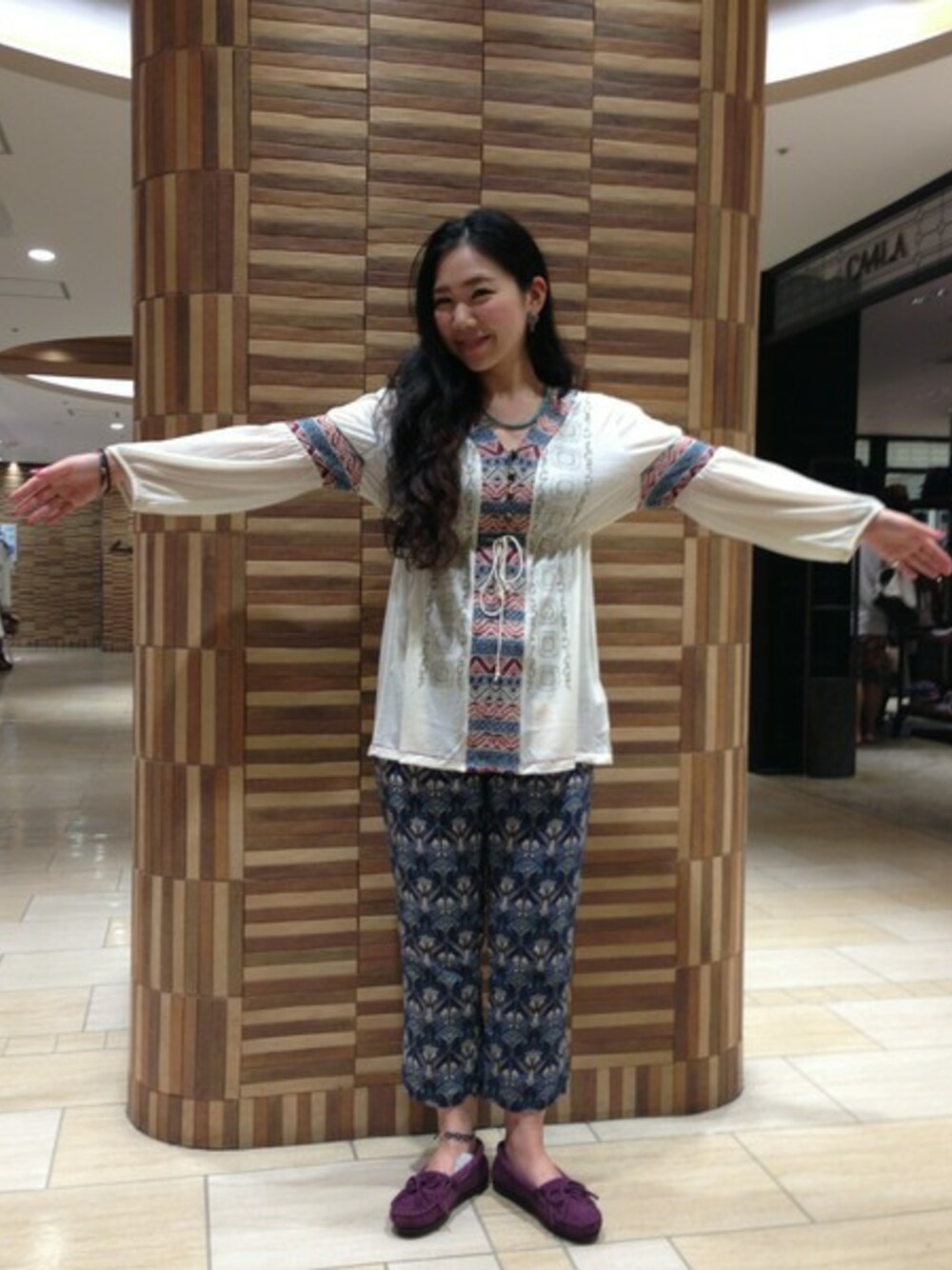 「JEAN NASSAUSのJEAN NASSAUS(ジーンナッソーズ)  別注 柄パンツ  (70)（その他パンツ、ブルー系）」を使った、小林さん（レディース・155cm）の夏コーディネートの1枚目の写真