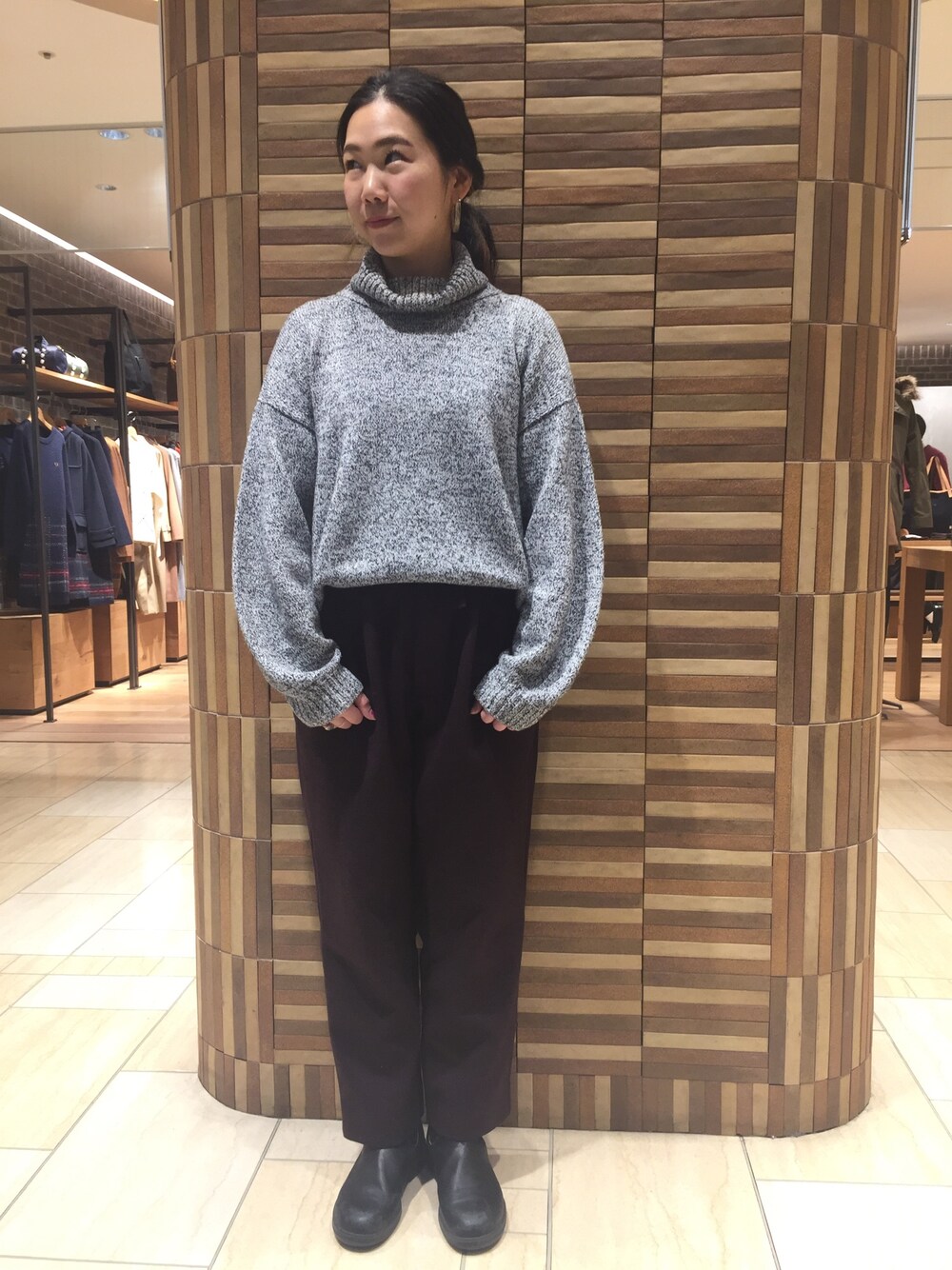 「ニット、イリアンローブ、別注、オトナ女子」｜「iliann loebのiliann loeb/イリアンローヴ　別注タートルネックニット　(765)（ニット/セーター、グレー系）」を使った、小林さん（レディース・155cm）の秋コーディネートの1枚目の写真