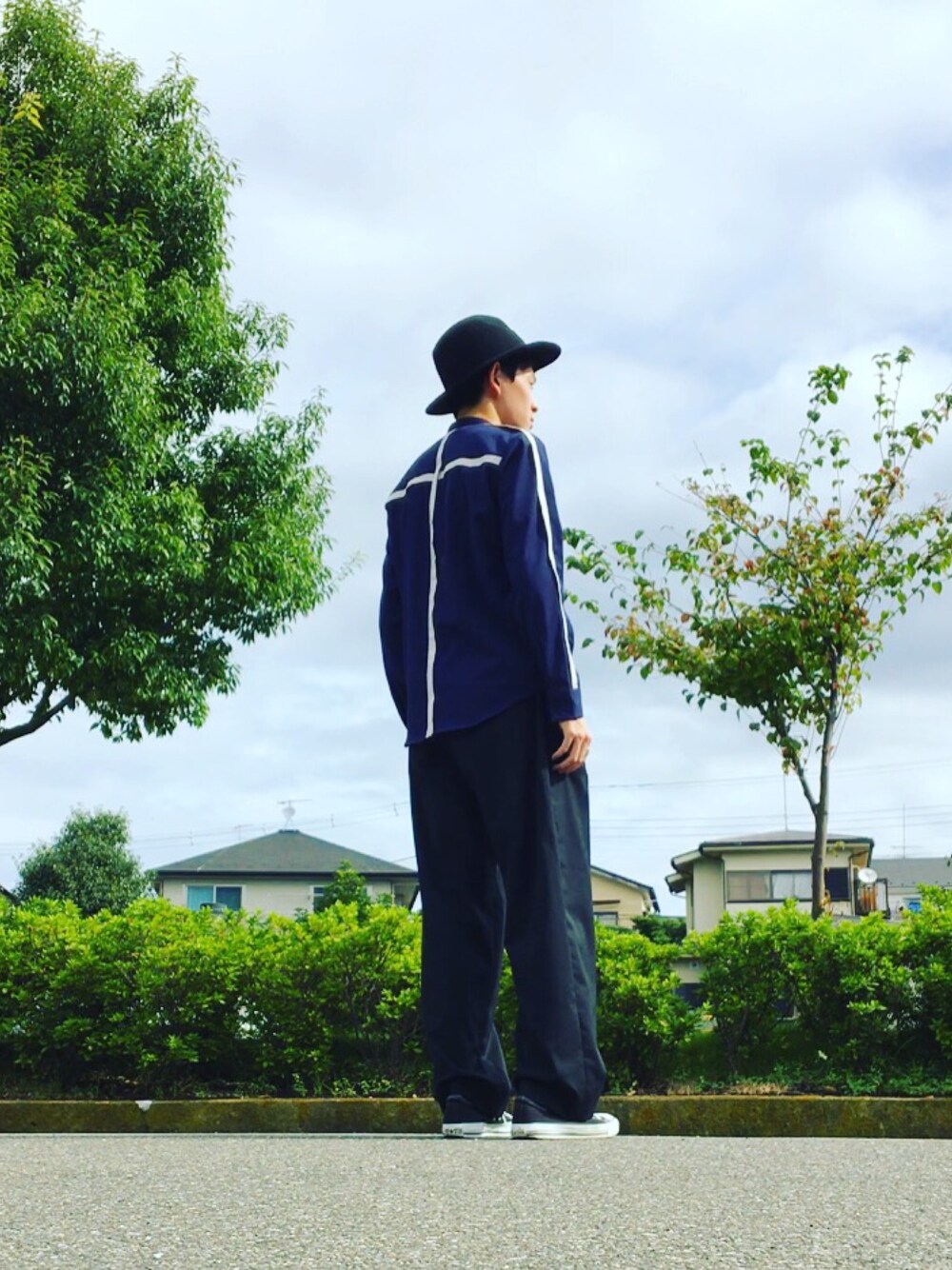 「N.HOOLYWOOD、name.、STUDIOUS、JAM HOME MADE、ワイドパンツ、バンドカラー、16AW、秋コーデ」｜「N.HOOLYWOODのバンドカラーSH（その他、ブルー系）」を使った、S.Mitsuさん（メンズ・178cm）の秋コーディネートの1枚目の写真