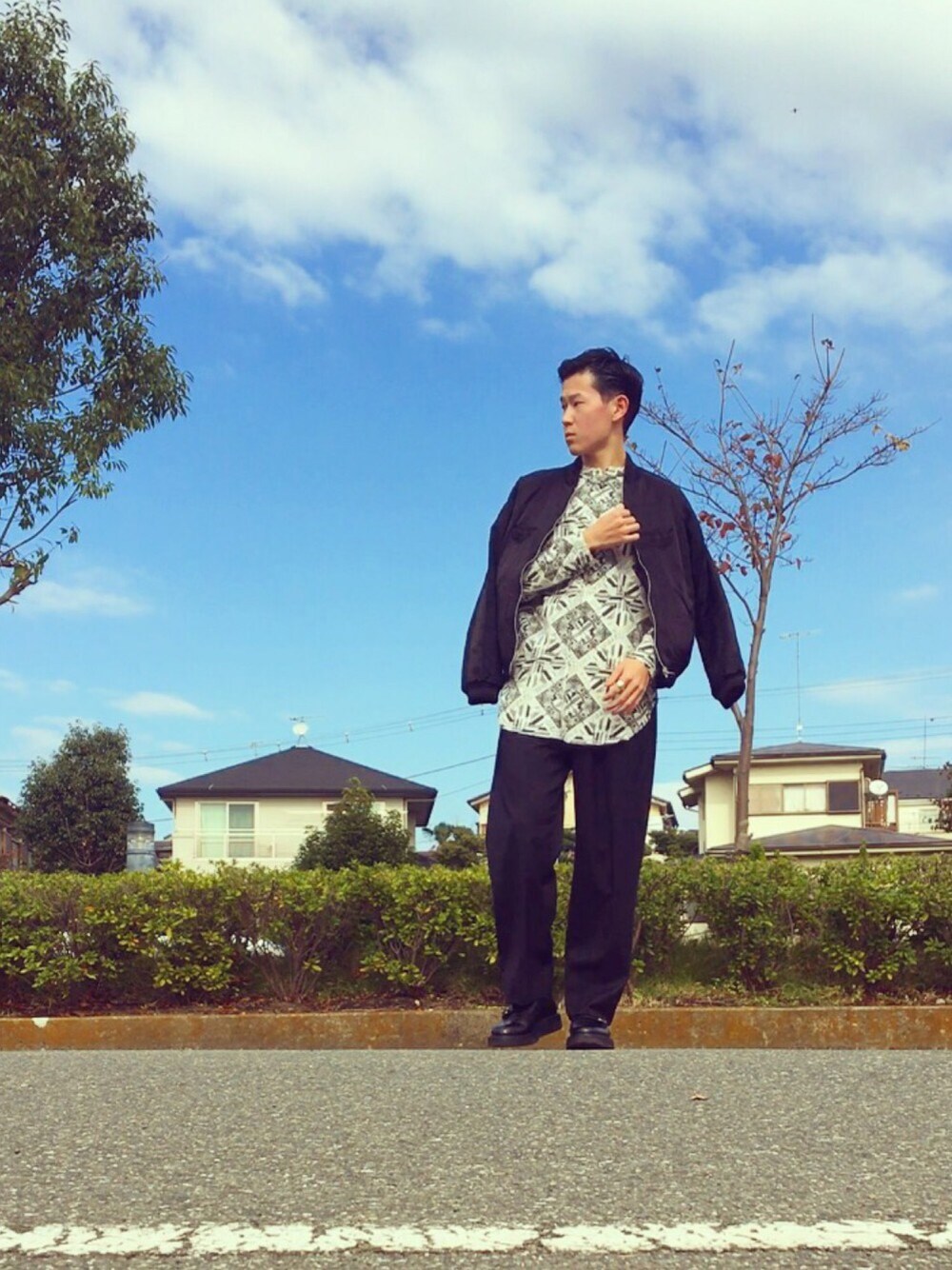 「marka、iroquois、name.、KIDS LOVE GAITE、JAM HOME MADE、STUDIOUS、秋のコーデ、モノトーン、ブラック、スカジャン」｜「markaのPADDED SOUVENIR JACKET（ミリタリージャケット、ブラック系）」を使った、S.Mitsuさん（メンズ・178cm）の秋コーディネートの1枚目の写真
