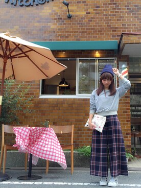 「snidel」｜「アイテム（スウェット）」を使った、牧野 桃美さん（レディース・155cm）の秋コーディネート