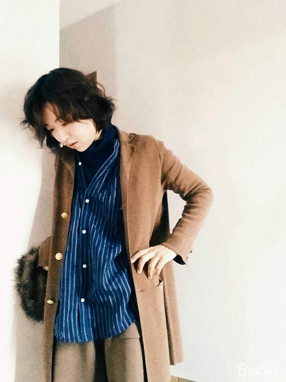 「ネイビーブルー#knitｶﾞｳﾁｮは動きやすくてあったかい」｜「AmeriのSTRIPE SHIRT（シャツ/ブラウス、ブルー系）」を使った、みぃさん（レディース・155cm）の秋コーディネートの1枚目の写真