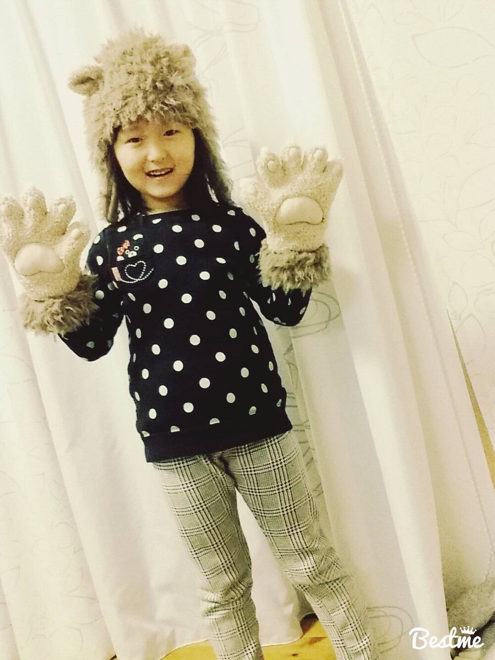 「gelato pique Baby＆Kidsのアイテム（サロペット/オーバーオール、ベージュ系）」を使った、みぃさん（レディース・155cm）の冬コーディネートの1枚目の写真
