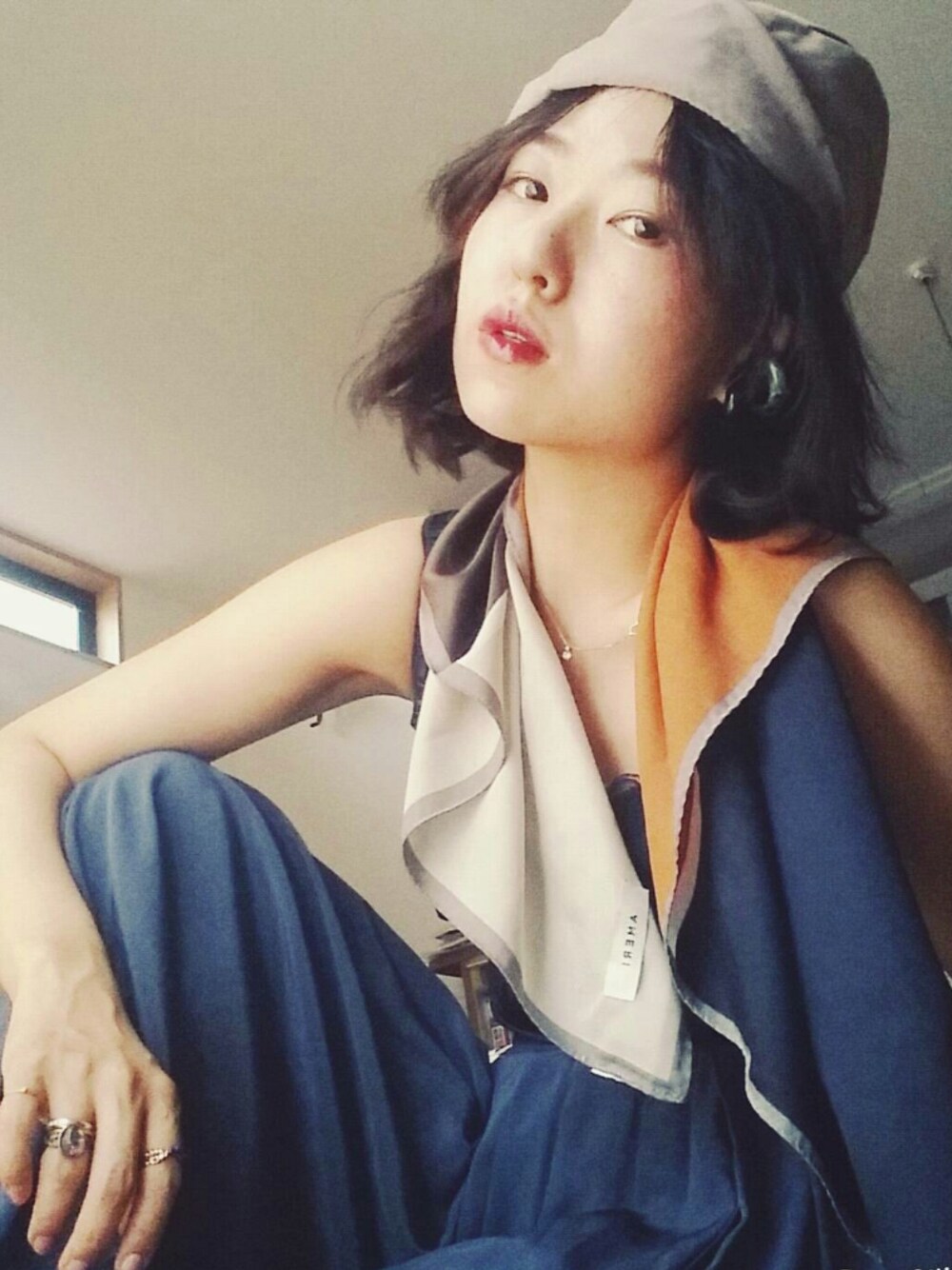 「ベロア、アダルトおカワたん部、オトナカジュアル、アクセサリー、DEPT、vintage、スカーフ、AMERI、イヤーカフ」｜「AmeriのCOLOR BLOCK SCARF（ストール/ショール、オレンジ系）」を使った、みぃさん（レディース・155cm）の秋コーディネートの1枚目の写真