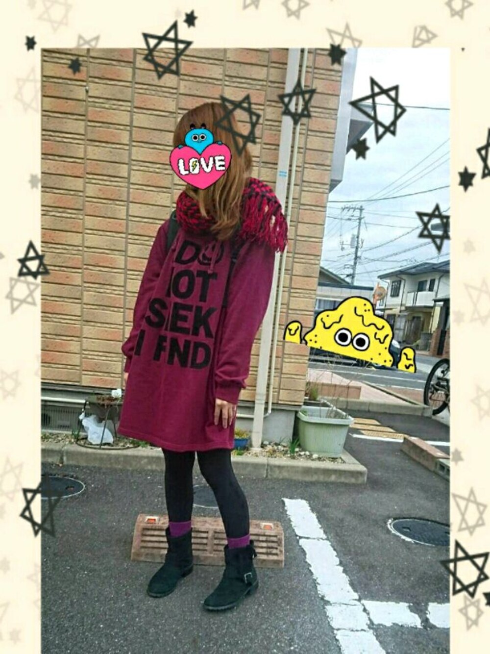 「簡単コーデ、パーカーワンピース、タイツ×靴下、ブーツ」｜「WORLD WIDE LOVE!のアイテム（ワンピース、レッド系）」を使った、haruさん（レディース・157cm）の秋コーディネートの1枚目の写真