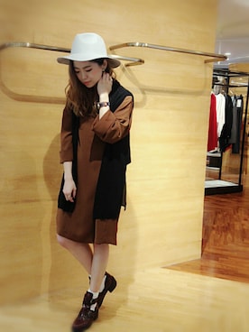 「OUTRO SOL（アウトロ ソル）のアイテム」を使った、MIKIさん（レディース・158cm）の秋コーディネート