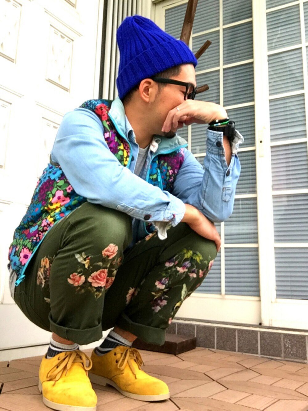 「カジュアル、ラフ、秋のコーデ、bohemians、チチカカ、BEAMS BOY、花柄」｜「古着屋購入のアイテム（ニットキャップ/ビーニー、ブルー系）」を使った、タックタクミンさん（メンズ・172cm）の秋コーディネートの1枚目の写真