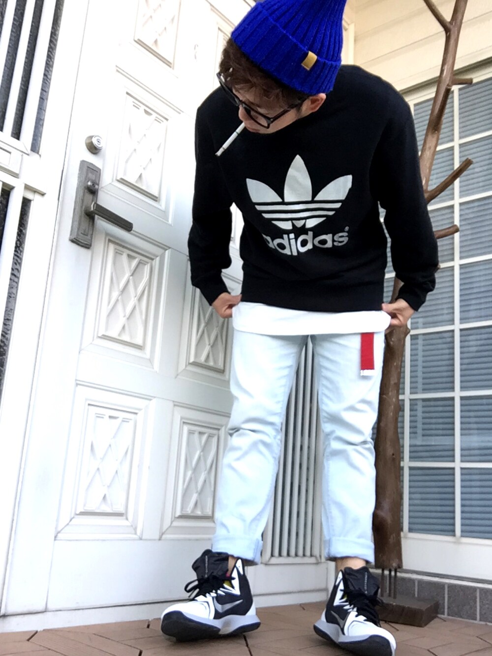 「ストリート、カジュアル、adidas、ナイキ、GU、ロング丈、WEGO」｜「adidas Originalsのアイテム（スウェット、ブラック系）」を使った、タックタクミンさん（メンズ・172cm）の冬コーディネートの1枚目の写真
