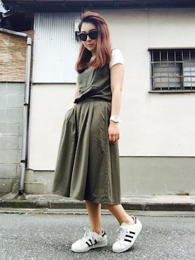 「白いスニーカー」｜「アイテム（腕時計）」を使った、楓さん（レディース・158cm）の夏コーディネート