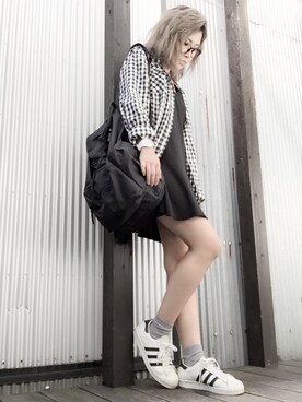 「白いスニーカー」｜「アイテム（腕時計）」を使った、楓さん（レディース・158cm）の秋コーディネート