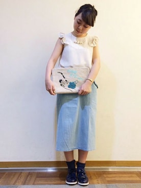 「アイテム（クラッチバッグ、ブルー系）」を使った、アトリエドゥサボンさん（レディース・157cm）の春コーディネート