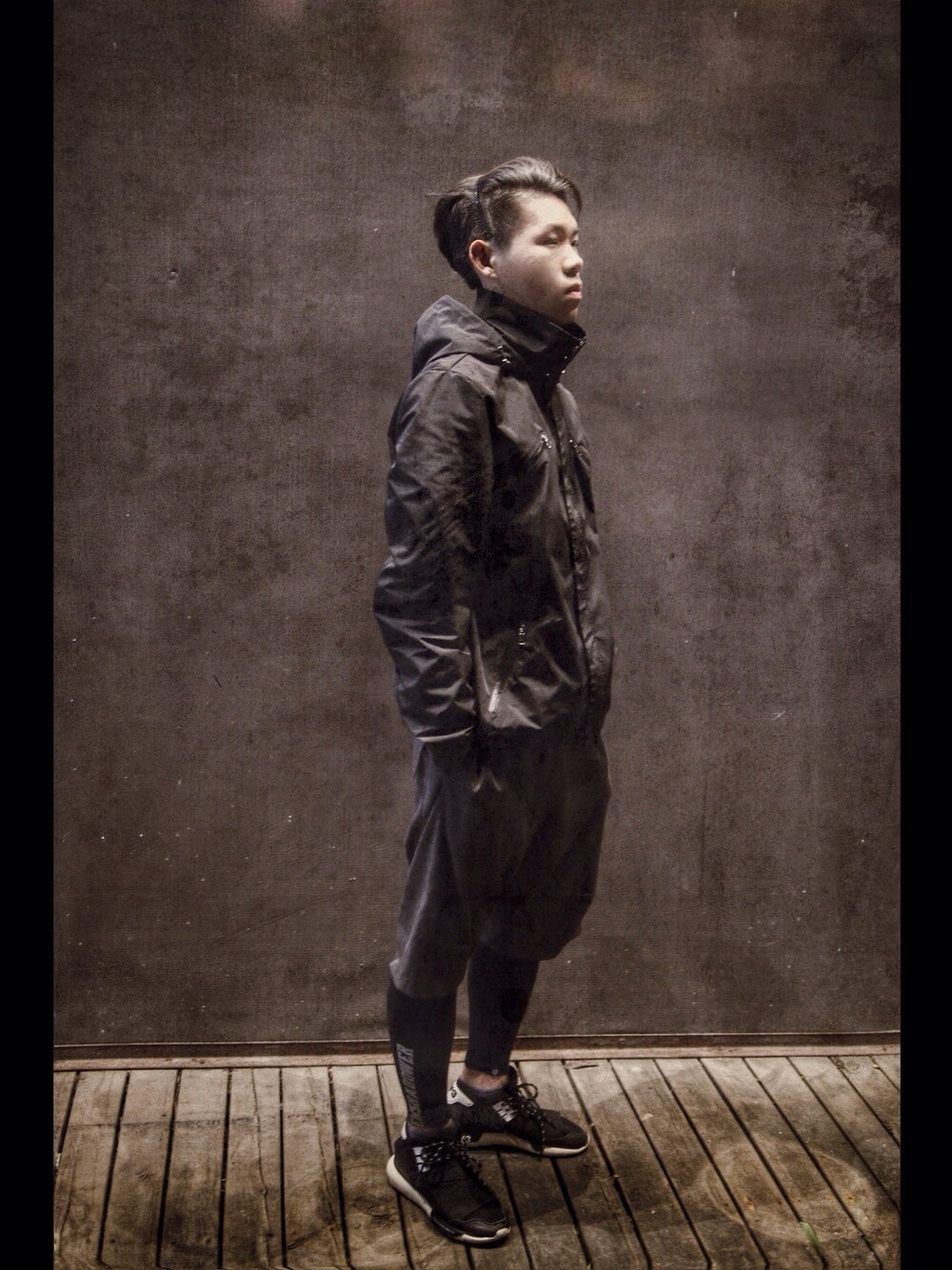 「holiday」｜「FLOAT & YUZUKI.Sのアイテム（トレンチコート、ブラック系）」を使った、K.Bさん（メンズ・175cm）の冬コーディネートの1枚目の写真
