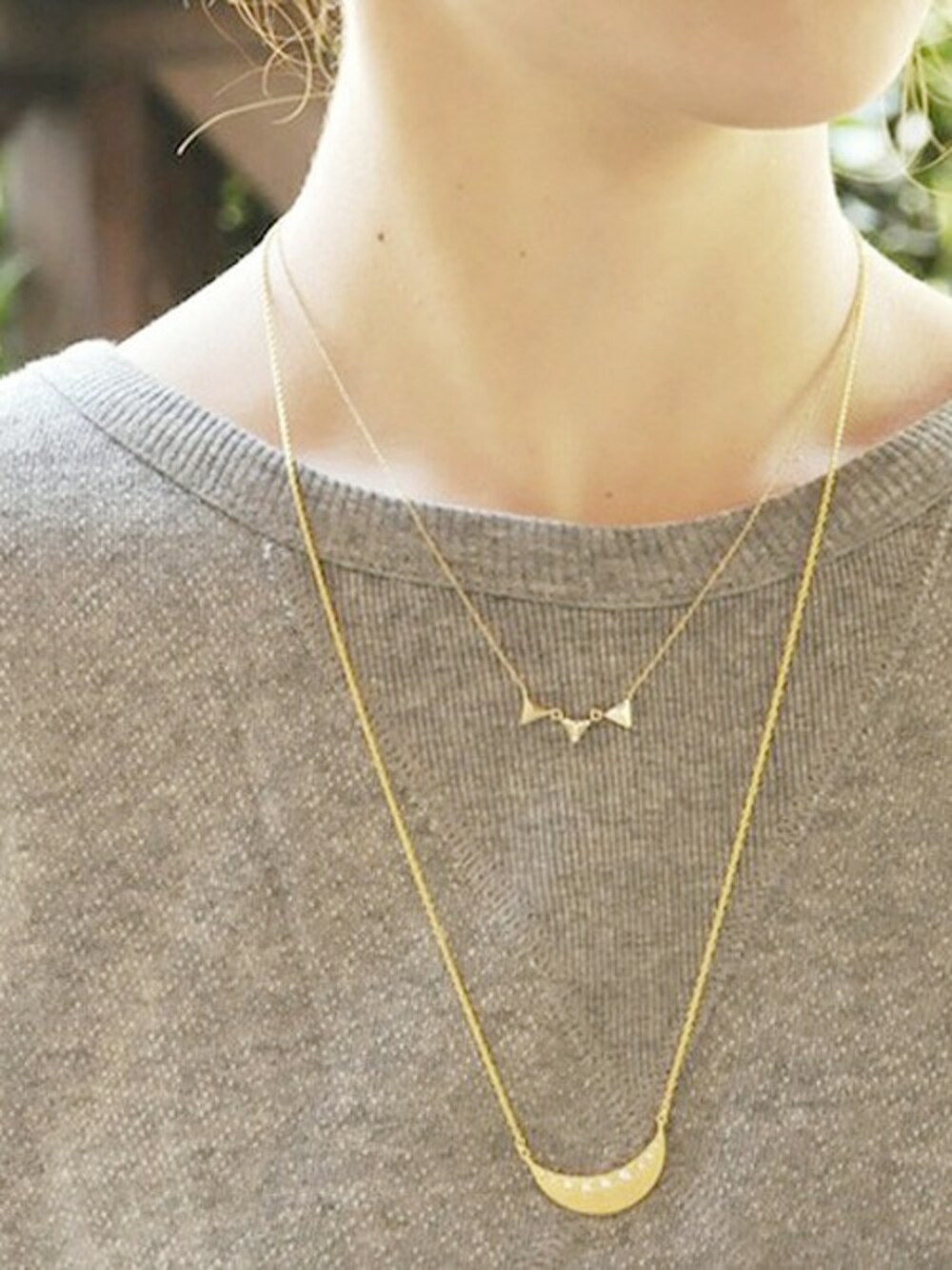 「ネックレス、phoebe」｜「PhoebeのTriple triangleペンダント（ネックレス、ゴールド系）」を使った、JUPITER&phoebeさん（レディース・163cm）の秋コーディネートの1枚目の写真