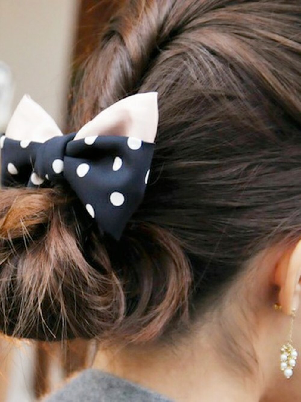 「phoebe、ピアス、ヘアゴム」｜「PhoebeのPearl fringeピアス（ピアス（両耳用）、ゴールド系）」を使った、JUPITER&phoebeさん（レディース・163cm）の冬コーディネートの1枚目の写真