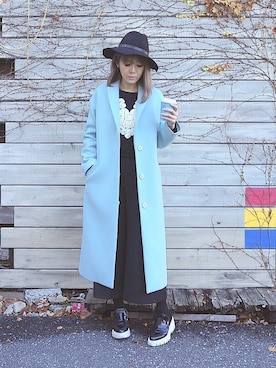 「ライトブルー」｜「アイテム（ステンカラーコート）」を使った、Yukimiさん（レディース・168cm）の冬コーディネート