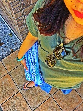 「アイテム（ビーチサンダル、ブラック系）」を使った、あおいさん（レディース・150cm）の春コーディネート