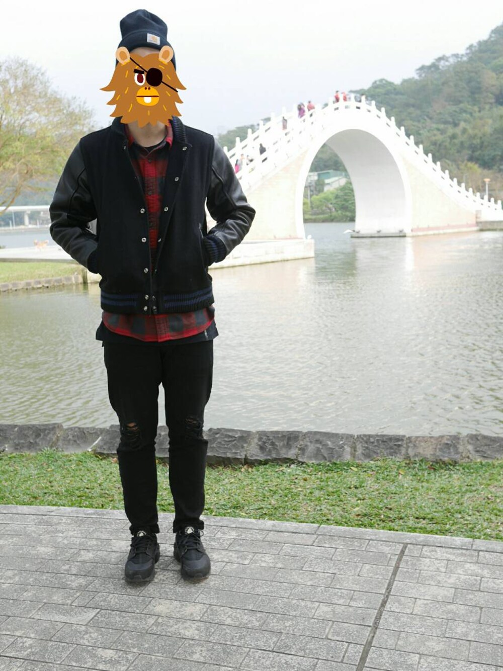 「skatopicのアイテム（その他アウター、ブラック系）」を使った、ㄧ二吉吉さん（メンズ・183cm）の春コーディネートの1枚目の写真