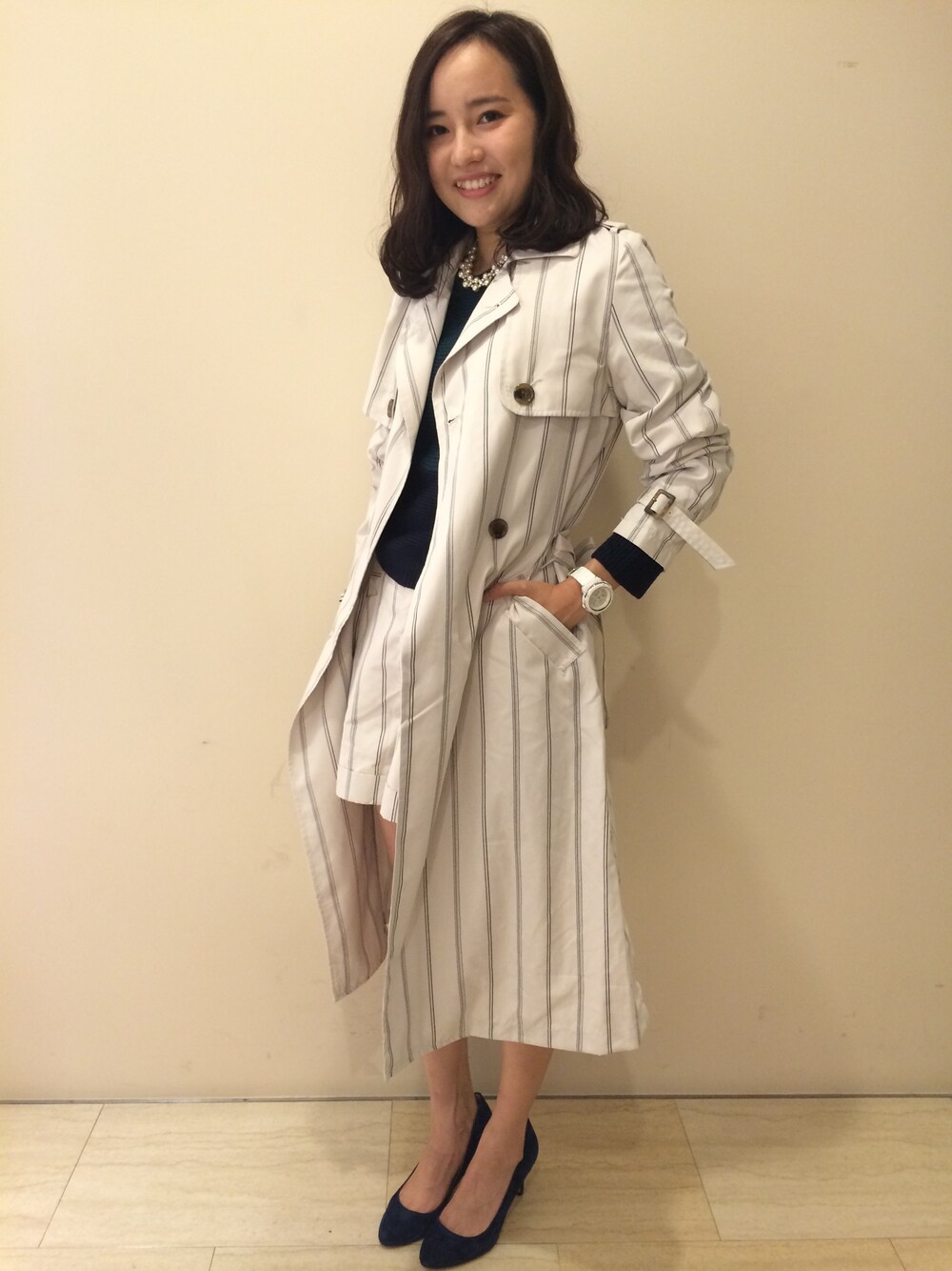 「トレンチコート、ストライプ」｜「CIAOPANICの【Ciaopanic】プレーンパンプス（パンプス、ブルー系）」を使った、yukiko_yamaさん（レディース・161cm）の秋コーディネートの1枚目の写真