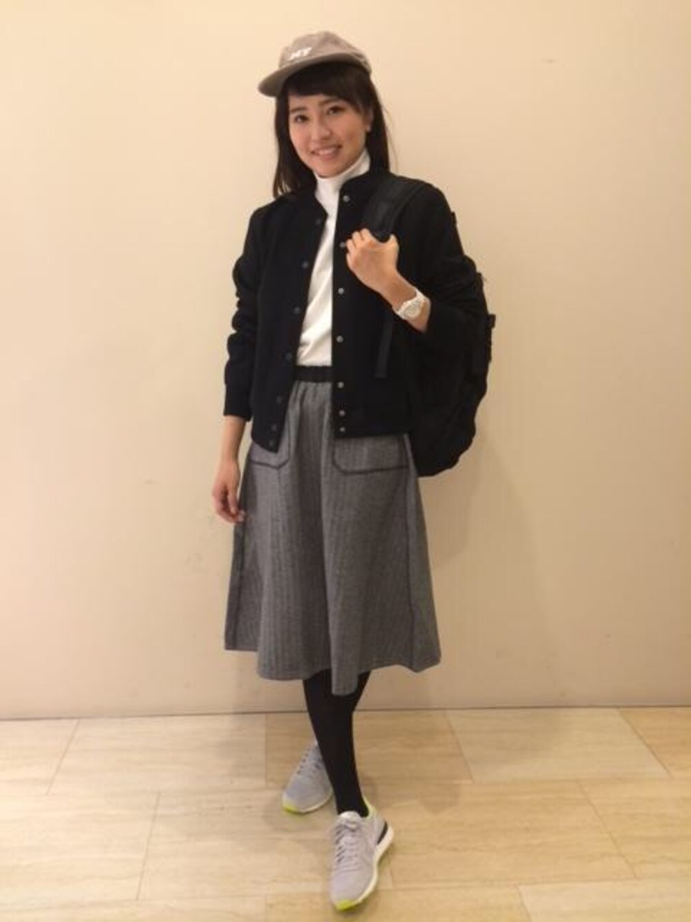 「ciaopanic、スタジャン、ミモレ丈スカート、NIKE、スポーツミックス、バックパック」｜「CIAOPANICの【Ciaopanic】後ZIPハイネックPO（Tシャツ/カットソー、ホワイト系）」を使った、yukiko_yamaさん（レディース・161cm）の秋コーディネートの1枚目の写真