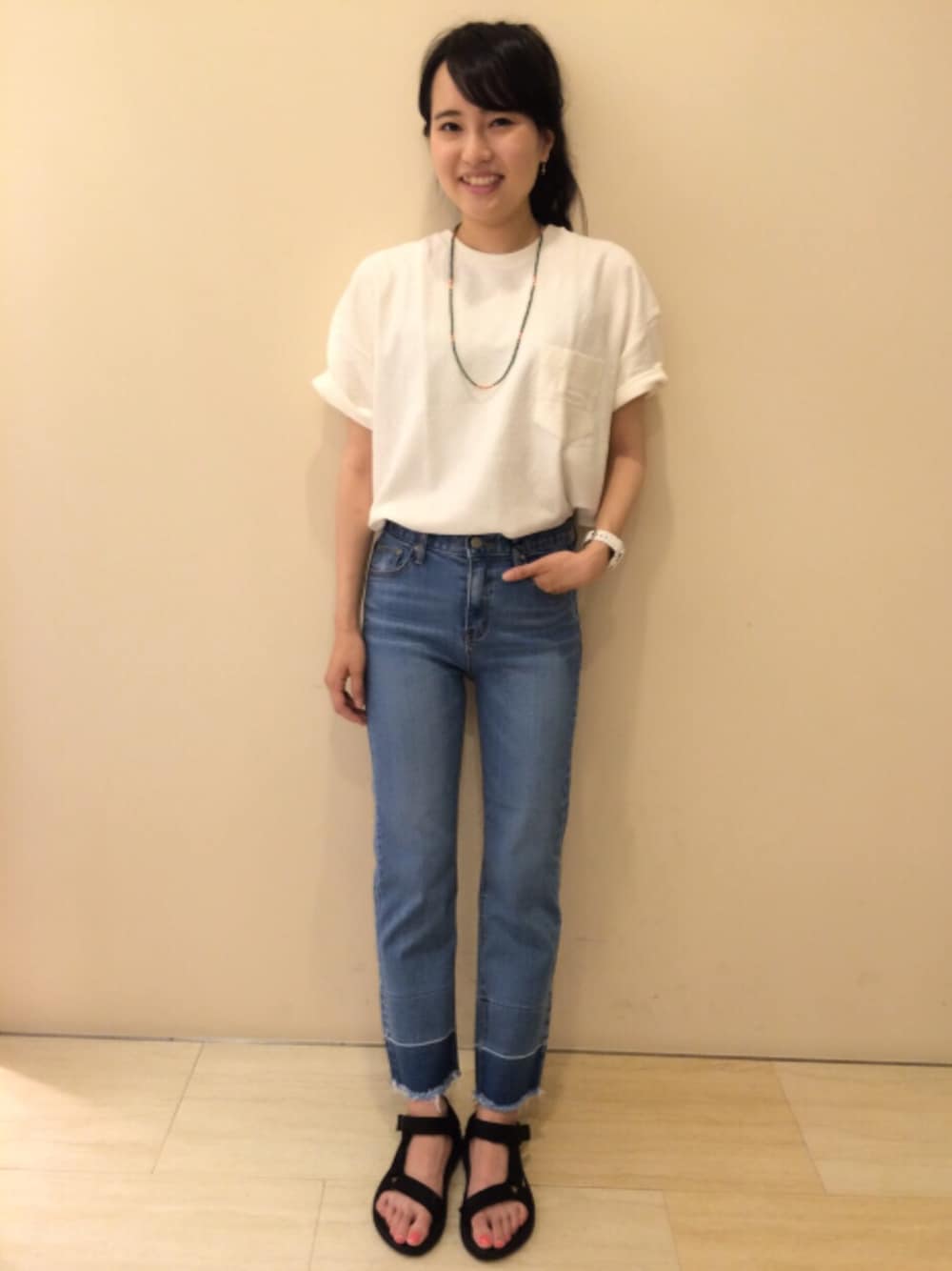 「夏フェス、BBQ、ciaopanic、teva、summer、デニムパンツ、ポケットＴシャツ、70's」｜「Tevaのアイテム（サンダル、ブラック系）」を使った、yukiko_yamaさん（レディース・161cm）の夏コーディネートの1枚目の写真