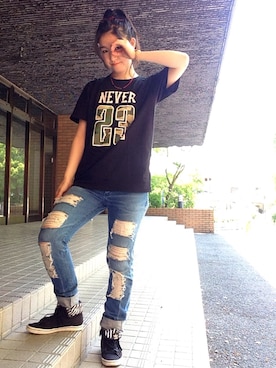 「アイテム（本、レッド系）」を使った、Marinaさん（レディース・168cm）の春コーディネート