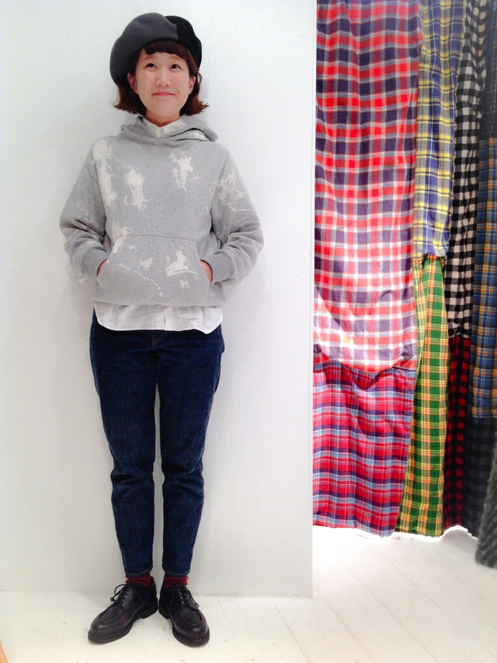 「BEAMS、BEAMS BOY、Buzz Rickson」｜「BEAMS BOYのBUZZ RICKSON'S×BEAMS BOY / ブリーチ パーカ SPECIAL■（パーカー、グレー系）」を使った、あさやま ふうこさん（レディース・158cm）の秋コーディネートの1枚目の写真