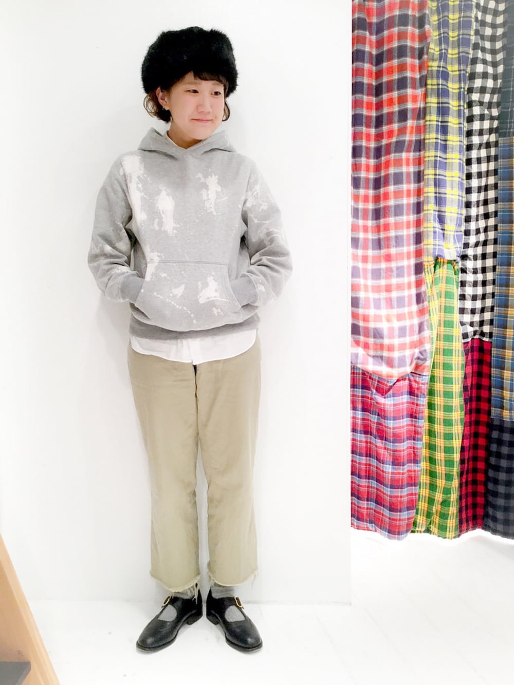 「BEAMS、BEAMS BOY、sanders」｜「BEAMS BOYのBUZZ RICKSON'S×BEAMS BOY / ブリーチ パーカ SPECIAL■（パーカー、グレー系）」を使った、あさやま ふうこさん（レディース・158cm）の冬コーディネートの1枚目の写真