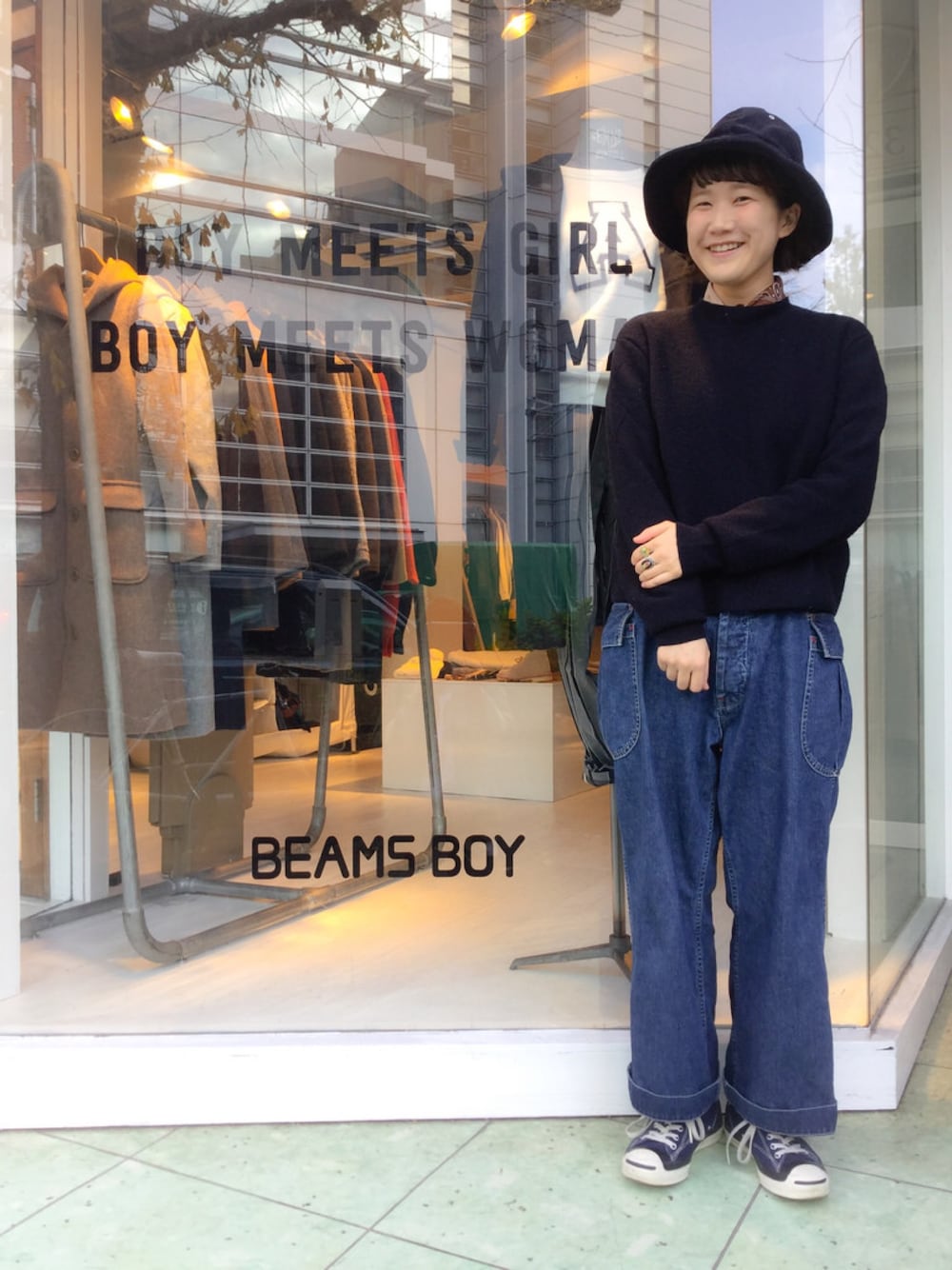 「BEAMS、BEAMS BOY、HAVERSACK、DECHO、converse」｜「BEAMS BOYのBEAMS BOY / 9ゲージ 畦編 V ハイネック（ニット/セーター、ブルー系）」を使った、あさやま ふうこさん（レディース・158cm）の冬コーディネートの1枚目の写真