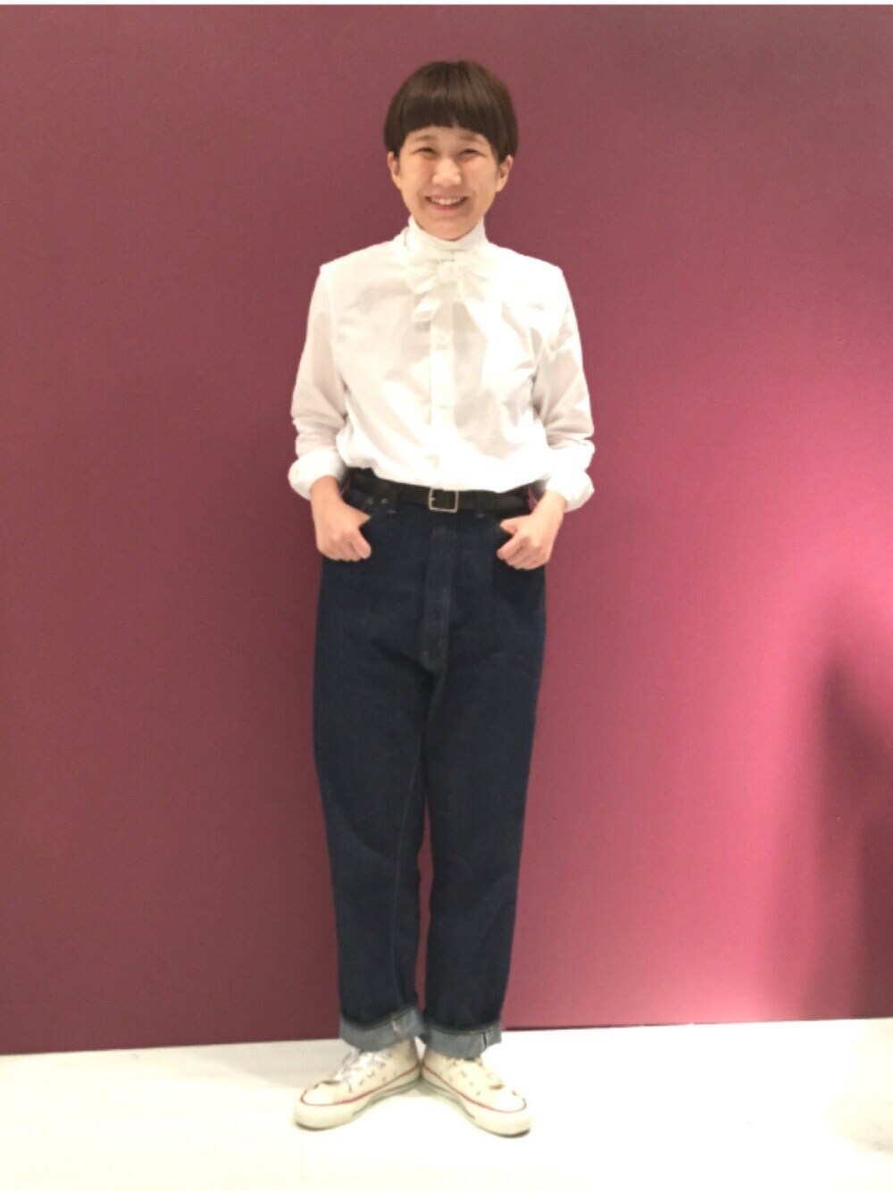 「シンプルコーデ、秋コーデ、orslow、BEAMS、BEAMS BOY、converse」｜「BEAMS BOYのBEAMS BOY / アスコットタイ シャツ（シャツ/ブラウス、ホワイト系）」を使った、あさやま ふうこさん（レディース・158cm）の秋コーディネートの1枚目の写真